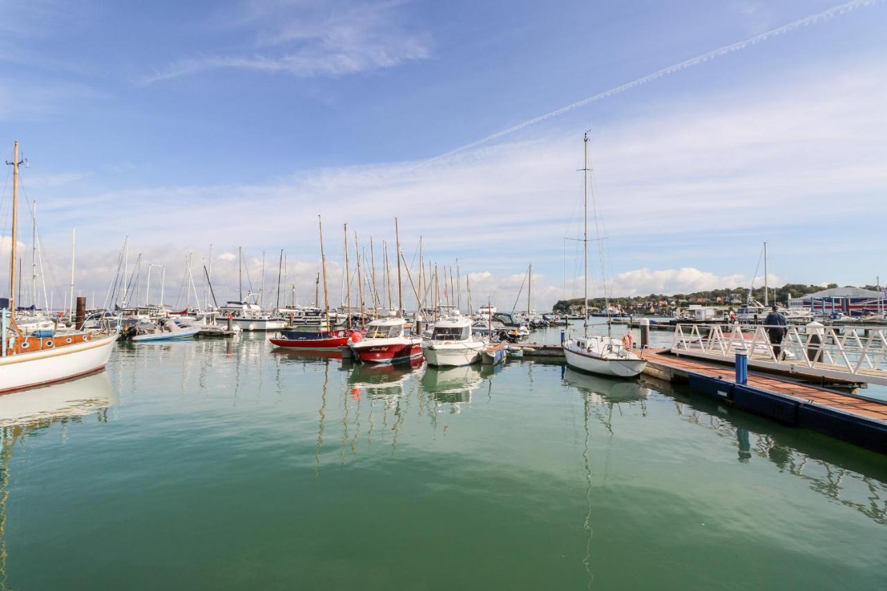 1 Westwood Close Cowes  Eksteriør billede